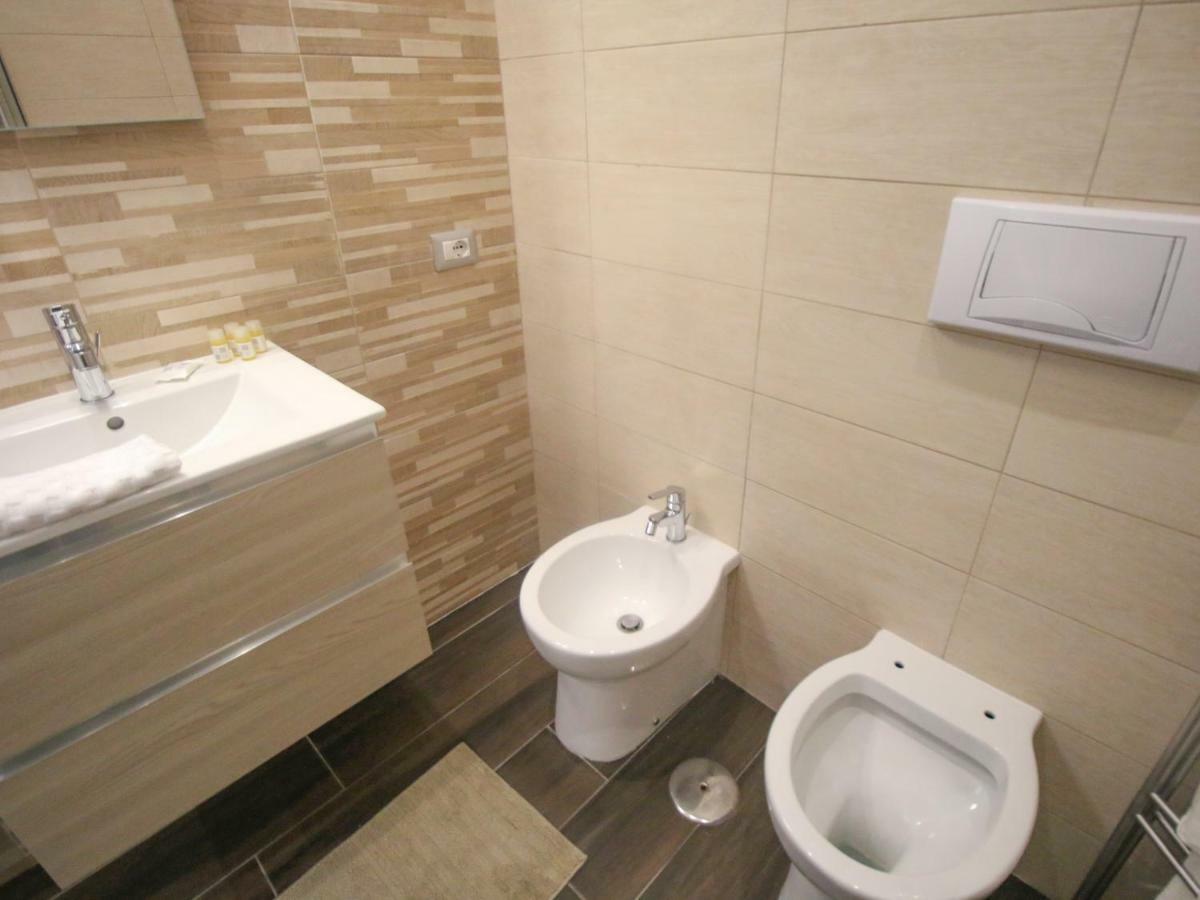 B&B Pisadog Наполи Екстериор снимка