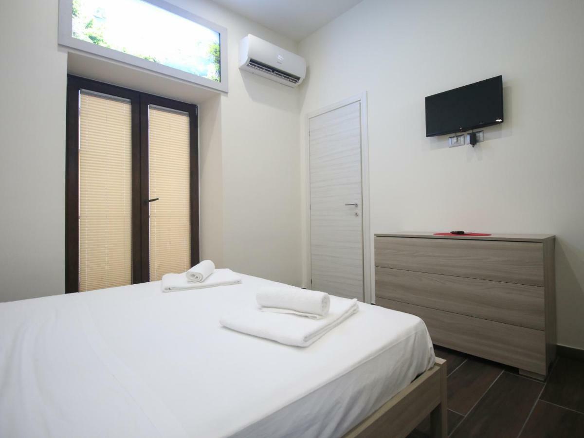 B&B Pisadog Наполи Екстериор снимка